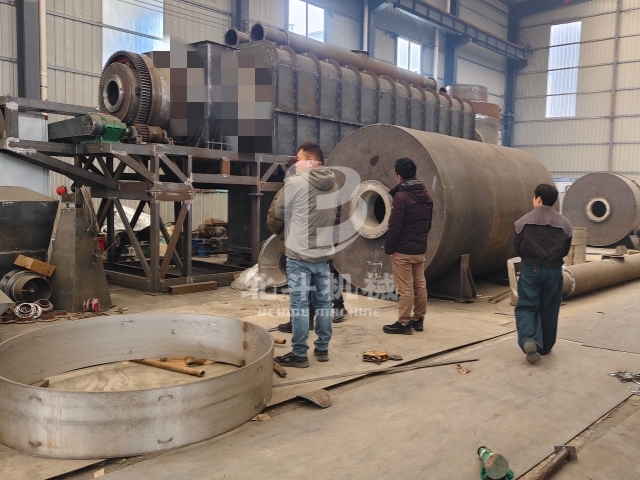 深化交流謀發(fā)展,客戶來訪考察炭化機